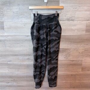 Old Navy Powersoft High-Rise Camo Joggers - XS Petite